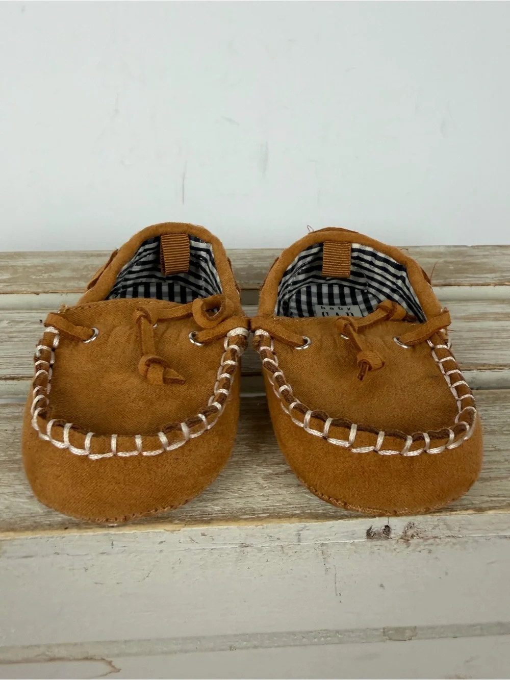 Baby Gap brown faux-suede baby moccasins classic whipstitch detail Sz 3-6 Months